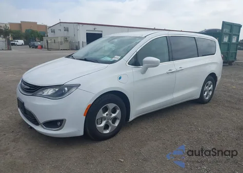2018 Chrysler Pacifica Hybrid Touring Plus z USA, uszkodzony, nr VIN 2C4RC1H78JR332958